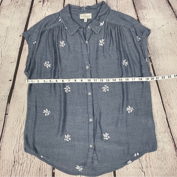 LUCKY BRAND women’s blue soft short sleeve shirt with floral embroidery, size M - Picture 10 of 15
